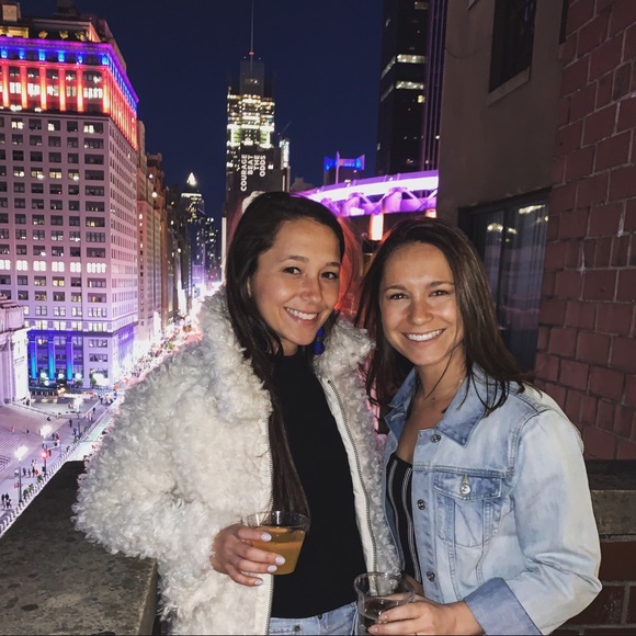 Meet your Posher, Nicole - Picture 1 of 1